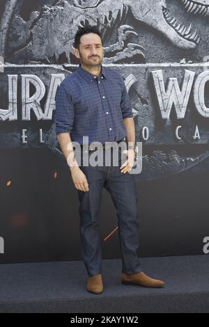 Le directeur Juan Antonio Bayona participe à la séance photo « Jurassic World: Fallen Kingdom » (« Jurassic World: El Reino Caido ») à l'hôtel Villamagna sur 22 mai 2018 à Madrid, en Espagne. (Photo par Oscar Gonzalez/NurPhoto) Banque D'Images