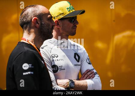 Cyril Abiteboul Renault Sport F1 RS18 Directeur gérant parlant au 27 Nico Hulkenberg d'Allemagne Portrait de l'équipe Renault Sport F1 lors du Grand Prix de Formule 1 de Monaco à Monaco le 25th mai 2018 à Montecarlo, Monaco. (Photo par Xavier Bonilla/NurPhoto) Banque D'Images