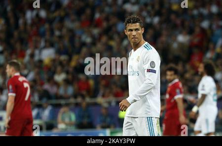 Cristiano Ronaldo, du Real Madrid, regarde les joueurs lors du match final de la Ligue des Champions entre le Real Madrid et Liverpool au stade olympique de Kiev. Ukraine, samedi, 26 mai 2018 (photo de Danil Shamkin/NurPhoto) Banque D'Images