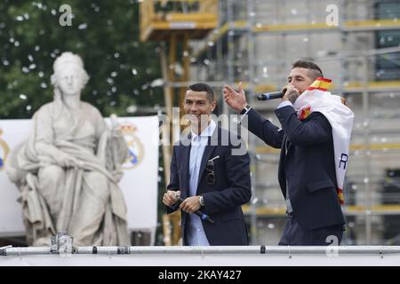 Cristiano Ronaldo du Real Madrid CF célèbre leur victoire de la Ligue des Champions sur la place Cibeles un jour après avoir remporté la coupe d'Europe 13th et la finale de la Ligue des Champions de l'UEFA sur 27 mai 2018 à Madrid, en Espagne. (Photo par Oscar Gonzalez/NurPhoto) Banque D'Images