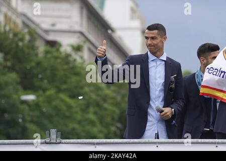 Cristiano Ronaldo du Real Madrid CF célèbre leur victoire de la Ligue des Champions sur la place Cibeles un jour après avoir remporté la coupe d'Europe 13th et la finale de la Ligue des Champions de l'UEFA sur 27 mai 2018 à Madrid, en Espagne. (Photo par Oscar Gonzalez/NurPhoto) Banque D'Images