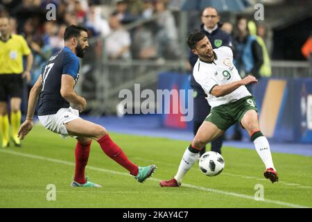 Shane long d'Irlande et Adil Rami de France pendant le match international amical entre la France et la République d'Irlande au Stade de France à Saint Denis, Paris, France sur 28 mai 2018 (photo par Andrew Surma/NurPhoto) Banque D'Images