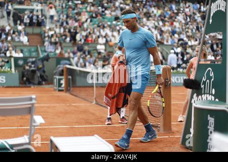 Rafael Nadal de l'Espagne en action contre Simone Bolelli (non vu) de l'Italie lors de leur premier tour de match au tournoi de tennis ouvert français au stade Roland Garros à Paris, France sur 29 mai 2018. (Photo de Mehdi Taamallah/NurPhoto) Banque D'Images