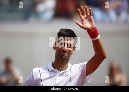 Novak Djokovic de Serbie célèbre la victoire lors du deuxième tour de match des hommes célibataires contre Juame Munar d'Espagne au cours du quatrième jour de l'Open de France 2018 à Roland Garros sur 30 mai 2018 à Paris, France. (Photo de Mehdi Taamallah/NurPhoto) Banque D'Images