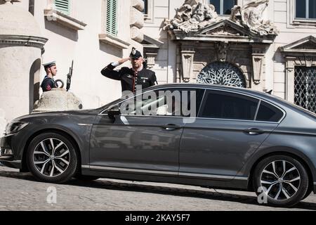 Le Premier ministre Giuseppe Conte arrive en voiture au Quirinale pour l'Oath, les membres du nouveau gouvernement arrivent au Palazzo del Quirinale pour le serment devant le Président de la République Sergio Mattarella sur 1 juin 2018 à Rome, Italie. (Photo par Andrea Ronchini/NurPhoto) Banque D'Images