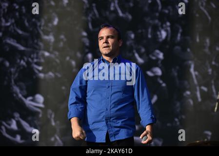 Le groupe de pop synthpop américain future Islands se déroule à APE présente le festival au parc Victoria, Londres, sur 2 juin 2018. Future Islands est un groupe américain de pop synthpop basé à Baltimore, Maryland, qui comprend actuellement Gerrit Welmers (claviers et programmation), William Cente (guitares basse, acoustique et électrique) et Samuel T. Herring (paroles et voix). (Photo par Alberto Pezzali/NurPhoto) Banque D'Images