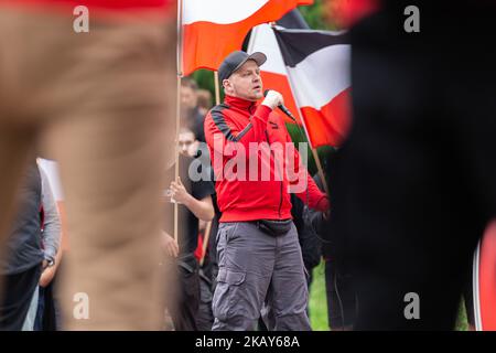 Sven Skoda lors d'une démonstration Neonazis à Goslar, en Allemagne, sur 2 juin 2018. Environ 170 Neonazis ont fait une démonstration à travers la petite ville de Goslar (Basse-Saxe) pour célébrer leur 10th anniversaire de leur "Tag der Deutschen Zukunft" (jour de l'avenir allemand), sur 2 juin 2018. Environ 3000 personnes de différents partis et organisations politiques ont participé à la contre-manifestation. (Photo de David Speier/NurPhoto) Banque D'Images