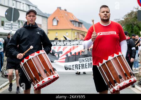 Environ 170 Neonazis ont fait une démonstration à travers la petite ville de Goslar (Basse-Saxe) pour célébrer leur 10th anniversaire de leur "Tag der Deutschen Zukunft" (jour de l'avenir allemand), sur 2 juin 2018. Environ 3000 personnes de différents partis et organisations politiques ont participé à la contre-manifestation. (Photo de David Speier/NurPhoto) Banque D'Images