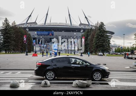Stade de Saint-Pétersbourg le stade a été ouvert en 2017 pour la coupe des Confédérations de la FIFA avec une capacité de 67 000 spectateurs, sur 05 juin 2018. Deux semaines avant le début de la coupe du monde de la FIFA, Russie 2018, l'expédition internationale des médias a été organisée par l'Agence fédérale des affaires de la jeunesse de la Fédération de Russie entre 01-07 juin 2018. 50 journalistes, blogueurs et vidéastes du monde entier sont venus en Russie pour voir les sites les plus célèbres de 10 villes accueillant la coupe du monde 2018, pour admirer la nature russe merveilleuse, pour découvrir l'infrastructure construite pour l'événement principal du monde du football Banque D'Images