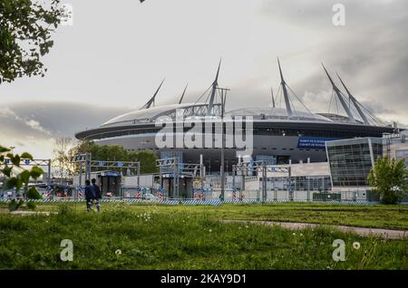 Stade de Saint-Pétersbourg le stade a été ouvert en 2017 pour la coupe des Confédérations de la FIFA avec une capacité de 67 000 spectateurs, sur 05 juin 2018. Deux semaines avant le début de la coupe du monde de la FIFA, Russie 2018, l'expédition internationale des médias a été organisée par l'Agence fédérale des affaires de la jeunesse de la Fédération de Russie entre 01-07 juin 2018. 50 journalistes, blogueurs et vidéastes du monde entier sont venus en Russie pour voir les sites les plus célèbres de 10 villes accueillant la coupe du monde 2018, pour admirer la nature russe merveilleuse, pour découvrir l'infrastructure construite pour l'événement principal du monde du football Banque D'Images