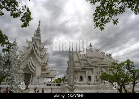 Une vue de Wat Rong Khun, connu des étrangers comme le Temple blanc. Vendredi, 15 juin 2018, à Mueang Chiang Rai, Chiang Rai, Thaïlande. (Photo par Artur Widak/NurPhoto) Banque D'Images