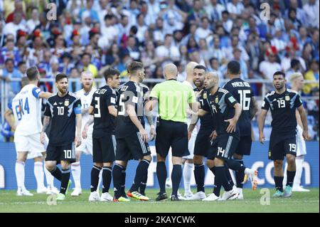 L'Argentine se remporte avec l'arbitre lors du match de groupe D de la coupe du monde de la FIFA en Russie 2018 entre l'Argentine et l'Islande au stade Spartak de 16 juin 2018 à Moscou, en Russie. (Photo de Matteo Ciambelli/NurPhoto) Banque D'Images