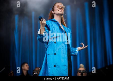 Jess Glynne se présente au Pinkpop Festival 2018 à Landgraaf, pays-Bas, le 15 juin 2018. En 2018, Pinkpop aura lieu le vendredi 15, le samedi 16 et le dimanche 17 juin. En 2018, le festival Pinkpop sera célébré pour la période 49th (photo de Roberto Finizio/NurPhoto) Banque D'Images