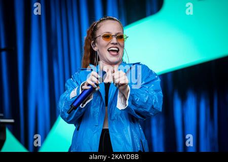 Jess Glynne se présente au Pinkpop Festival 2018 à Landgraaf, pays-Bas, le 15 juin 2018. En 2018, Pinkpop aura lieu le vendredi 15, le samedi 16 et le dimanche 17 juin. En 2018, le festival Pinkpop sera célébré pour la période 49th (photo de Roberto Finizio/NurPhoto) Banque D'Images