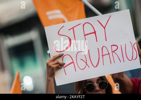 Les jeunes Démocrates protestent devant le Parlement sur la Piazza Montecitorio contre le gouvernement et la politique du ministre de l'intérieur Matteo Salvini sur l'accueil des migrants sur 18 juin 2018 à Rome, en Italie. (Photo par Andrea Ronchini/NurPhoto) Banque D'Images