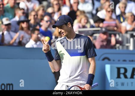 Andy Murray, de Grande-Bretagne, réagit à Nick Kyrgios, de l'Australie, lors de son premier match de championnat masculin en championnat de tennis ATP Queen's Club Championships, à l'ouest de Londres, au Royaume-Uni, sur 19 juin 2018. Le Britannique Andy Murray a été battu 2-6, 7-6 (7/4), 7-5 par l'australien Nick Kyrgios au premier tour du Queen's Club. (Photo par Alberto Pezzali/NurPhoto) Banque D'Images
