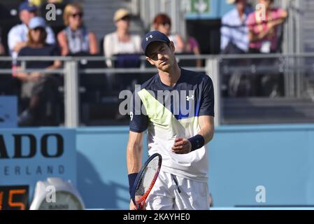Andy Murray, de Grande-Bretagne, réagit à Nick Kyrgios, de l'Australie, lors de son premier match de championnat masculin en championnat de tennis ATP Queen's Club Championships, à l'ouest de Londres, au Royaume-Uni, sur 19 juin 2018. Le Britannique Andy Murray a été battu 2-6, 7-6 (7/4), 7-5 par l'australien Nick Kyrgios au premier tour du Queen's Club. (Photo par Alberto Pezzali/NurPhoto) Banque D'Images