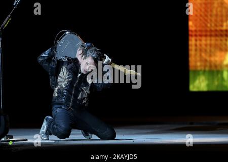 Matthew Bellamy, le chanteur principal du groupe de rock britannique Muse, se produit au festival de musique Rock in Rio Lisbonne 2018 à Lisbonne, au Portugal, sur 23 juin 2018. ( Photo par Pedro Fiúza/NurPhoto) Banque D'Images