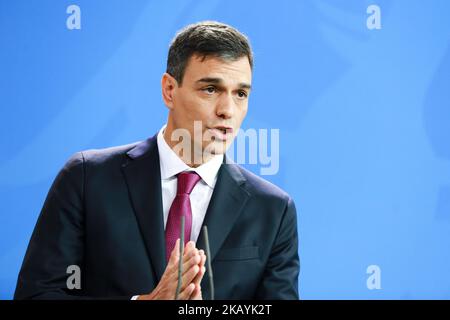 Le Premier ministre espagnol Pedro Sanchez réagit en parlant aux médias avec et la chancelière allemande Angela Merke (invisible) après leur réunion commune à la Chancellerie sur 26 juin 2018 à Berlin, en Allemagne. (Photo de Christian Marquardt/NurPhoto) Banque D'Images