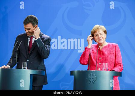 La chancelière allemande Angela Merkel et le Premier ministre espagnol récemment élu, Pedro Sanchez, parlent aux médias après leur réunion commune à la Chancellerie sur 26 juin 2018 à Berlin, en Allemagne. (Photo de Christian Marquardt/NurPhoto) Banque D'Images