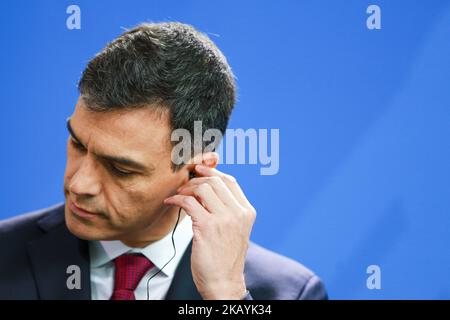 Le Premier ministre espagnol Pedro Sanchez réagit en parlant aux médias avec et la chancelière allemande Angela Merke (invisible) après leur réunion commune à la Chancellerie sur 26 juin 2018 à Berlin, en Allemagne. (Photo de Christian Marquardt/NurPhoto) Banque D'Images