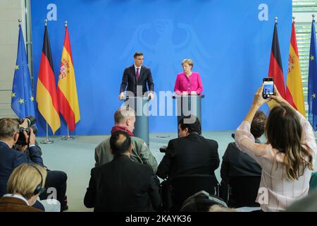 La chancelière allemande Angela Merkel et le Premier ministre espagnol récemment élu, Pedro Sanchez, parlent aux médias après leur réunion commune à la Chancellerie sur 26 juin 2018 à Berlin, en Allemagne. (Photo de Christian Marquardt/NurPhoto) Banque D'Images