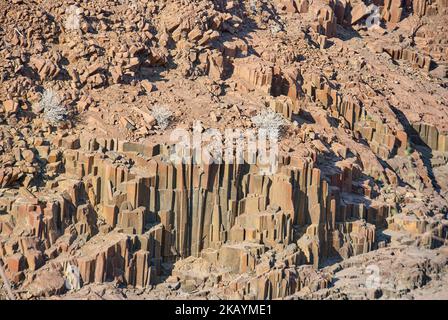 Tuyaux d'organes formation de roche de basalte dans l'aride Damaraland Namibie Banque D'Images