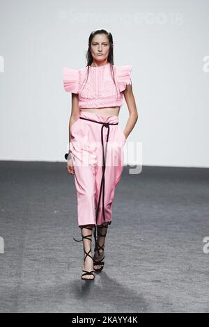 Un modèle présente une création de l'espagnol Jessica Conzen au défilé de mode de L'EGO Mercedes-Benz Fashion week Madrid (MBFWM) Printemps-été 2019, à IFEMAMadrid, Espagne, 07 juillet 2018. (Photo par Oscar Gonzalez/NurPhoto) Banque D'Images