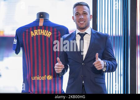 Présentation d'Arthur Melo du Brésil après avoir été la première nouvelle signature du FC Barcelone 2018/2019 l'équipe de la Liga à Camp Nou Stadiu, Barcelone, le 11 juillet 2018. (Photo par Xavier Bonilla/NurPhoto) Banque D'Images