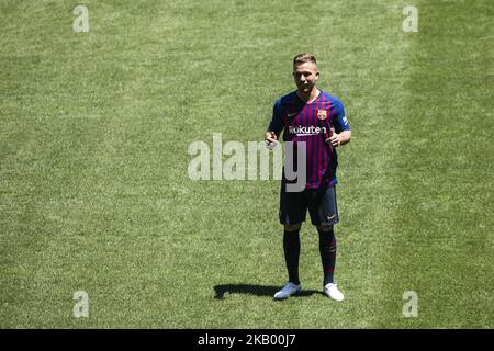 Présentation d'Arthur Melo du Brésil après avoir été la première nouvelle signature du FC Barcelone 2018/2019 l'équipe de la Liga à Camp Nou Stadiu, Barcelone, le 11 juillet 2018. (Photo par Xavier Bonilla/NurPhoto) Banque D'Images