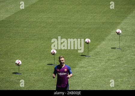 Présentation d'Arthur Melo du Brésil après avoir été la première nouvelle signature du FC Barcelone 2018/2019 l'équipe de la Liga à Camp Nou Stadiu, Barcelone, le 11 juillet 2018. (Photo par Xavier Bonilla/NurPhoto) Banque D'Images