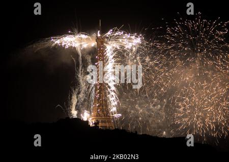 Feux d'artifice à la tour Eiffel alors que la France célèbre la bastille à Paris, France sur 14 juillet 2018. (Photo de David Cordova/NurPhoto) Banque D'Images