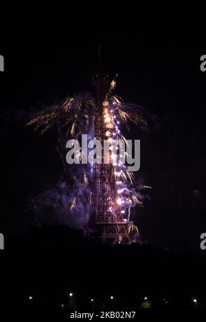 Feux d'artifice à la tour Eiffel alors que la France célèbre la bastille à Paris, France sur 14 juillet 2018. (Photo de David Cordova/NurPhoto) Banque D'Images