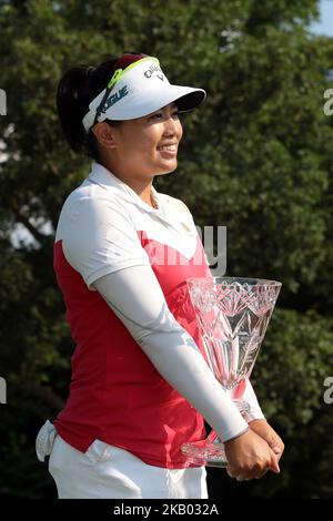 Thidapa Suwannapura de Thaïlande tient le trophée après avoir remporté le tournoi de golf classique au cours du Marathon LPGA au Highland Meadows Golf Club à Sylvania, Ohio, Etats-Unis, le dimanche, 15 juillet 2018. (Photo de Jorge Lemus/NurPhoto) Banque D'Images