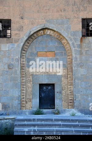 Situé à Hakkari, en Turquie, Meydan Madrasa a été construit en 1700. Banque D'Images