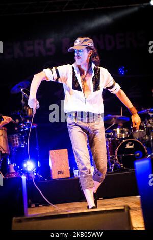 Eugene Htz, du groupe punk américain Gogol Bordello, se présentant en direct au Mojotic Festival 2018 à Sestri Levante (Genova), en Italie, le 22 juillet 2018. (Photo de Roberto Finizio/NurPhoto) Banque D'Images