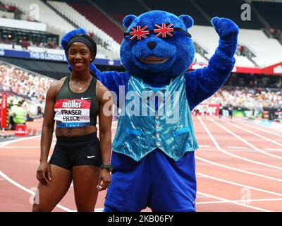 Shelly-Ann Fraser -Pryce gagnante des 100m femmes avec le Britbear lors des Jeux d'anniversaire du Muller la première journée de la Ligue des diamants de l'IAAF au stade de Londres sur 21 juillet 2018 à Londres, en Angleterre. (Photo par action Foto Sport/NurPhoto) Banque D'Images