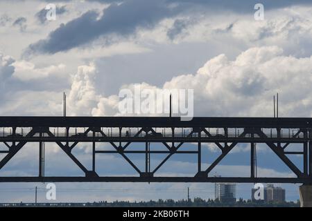 Une vue générale du pont de haut niveau d'Edmonton vu de la rive sud dimanche, à 22 juillet 2018, à Edmonton, en Alberta, Canada. (Photo par Artur Widak/NurPhoto) Banque D'Images