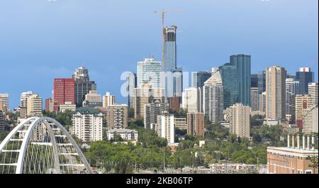 Vue panoramique sur le centre-ville d'Edmonton avec la tour Stantec en construction. Dimanche, 22 juillet 2018, à Edmonton, en Alberta, Canada. (Photo par Artur Widak/NurPhoto) Banque D'Images