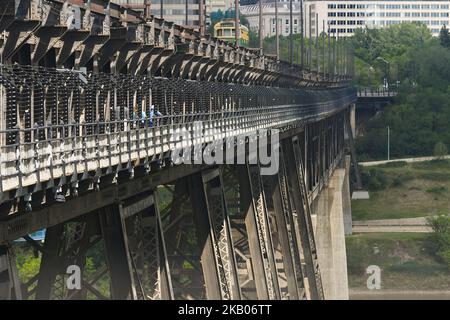 Une vue générale du pont de haut niveau d'Edmonton vu de la rive sud dimanche, à 22 juillet 2018, à Edmonton, en Alberta, Canada. (Photo par Artur Widak/NurPhoto) Banque D'Images