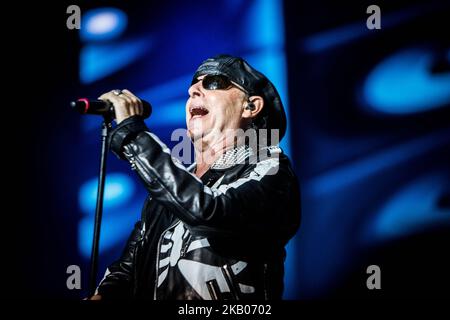 Klaus Meine, du groupe allemand de rock en métaux lourds Scorpions, se produit en direct à l'Arena de Vérone, à Vérone, en Italie, le 23 juillet 2018. (Photo de Roberto Finizio/NurPhoto) Banque D'Images
