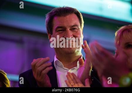 Markus Soeder claps, Munich, Allemagne, 24 juillet 2018. A l'occasion de la « Lange Nacht der Frauen » - « longue nuit des femmes » de l'Union Frauen, le premier ministre bavarois Markus Soeder a participé à un panel de discussion avec la vice-secrétaire générale de l'Union sociale chrétienne (CSU) Daniela Ludwig an, vice-présidente de l'Union sociale chrétienne (CSU), Angelika Niebler, à Munich, Allemagne, 24 juillet 2018. (Photo par Alexander Pohl/NurPhoto) Banque D'Images