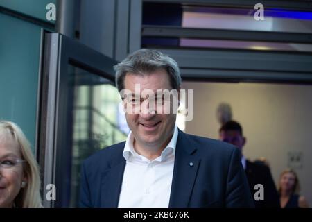 A l'occasion de la « Lange Nacht der Frauen » - « longue nuit des femmes » de l'Union Frauen, le premier ministre bavarois Markus Soeder a participé à un panel de discussion avec la vice-secrétaire générale de l'Union sociale chrétienne (CSU) Daniela Ludwig an, vice-présidente de l'Union sociale chrétienne (CSU), Angelika Niebler, à Munich, Allemagne, 24 juillet 2018. (Photo par Alexander Pohl/NurPhoto) Banque D'Images