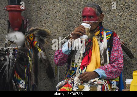 Membre des Premières nations lors de la troisième compétition annuelle de Pow Wow traditionnel, au K-Days Festival à Edmonton. Plus de 700 danseurs des Premières nations de dizaines de tribus différentes seront présentés à K-Days à Edmonton pendant trois jours cette semaine. Mardi, 24 juillet 2018, à Edmonton, en Alberta, Canada. (Photo par Artur Widak/NurPhoto) Banque D'Images