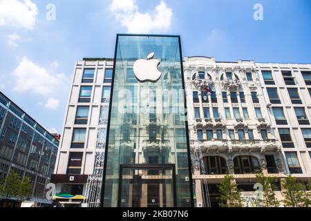 L'ouverture officielle du nouveau magasin Apple Store à Piazza Liberty, Milan, Italie, le 25 juillet 2018. Le nouveau magasin Apple Store est conçu par Stefan Behling, de Norman Foster Studio. (Photo par Mairo Cinquetti/NurPhoto) Banque D'Images