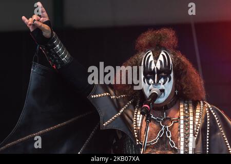 MOE Rotondi (personnage de démon de Gene Simmons), du premier groupe d'hommage AU BAISER du Canada, Destroyer, se produit au K-Days Festival à Edmonton. Mercredi, 25 juillet 2018, dans le parc Northlands, Edmonton, Alberta, Canada. (Photo par Artur Widak/NurPhoto) Banque D'Images