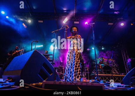 Fatoumata Diawara se produit en direct à Carroponte Milano, sur 23 juillet 2018. (Photo de Romano Nunziato/NurPhoto) Banque D'Images