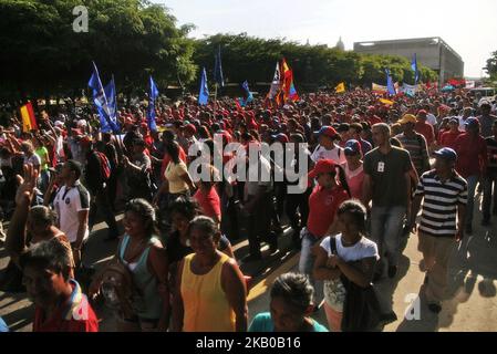 Les supporters officiels marchaient en faveur du Président Nicolas Maduro le 9 août 2018 à Maracaibo, au Venezuela. Ils marchaient pour répudier la tentative d'assassinat présumée contre Maduro le 04 août 2018 à Caracas. (Photo de Humberto Mateus/NurPhoto) Banque D'Images