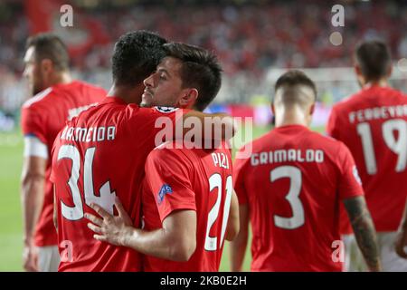 Le milieu de terrain portugais de Benfica, Pizzi (21), célèbre avec ses coéquipiers après avoir obtenu son score lors du match de la Ligue des champions de l'UEFA lors du match de la première jambe SL Benfica vs PAOK FC au stade Luz à Lisbonne, Portugal, sur 21 août 2018. (Photo par Pedro Fiúza/NurPhoto) Banque D'Images