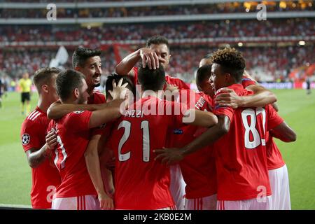 Le milieu de terrain portugais de Benfica, Pizzi (21), célèbre avec ses coéquipiers après avoir obtenu son score lors du match de la Ligue des champions de l'UEFA lors du match de la première jambe SL Benfica vs PAOK FC au stade Luz à Lisbonne, Portugal, sur 21 août 2018. (Photo par Pedro Fiúza/NurPhoto) Banque D'Images